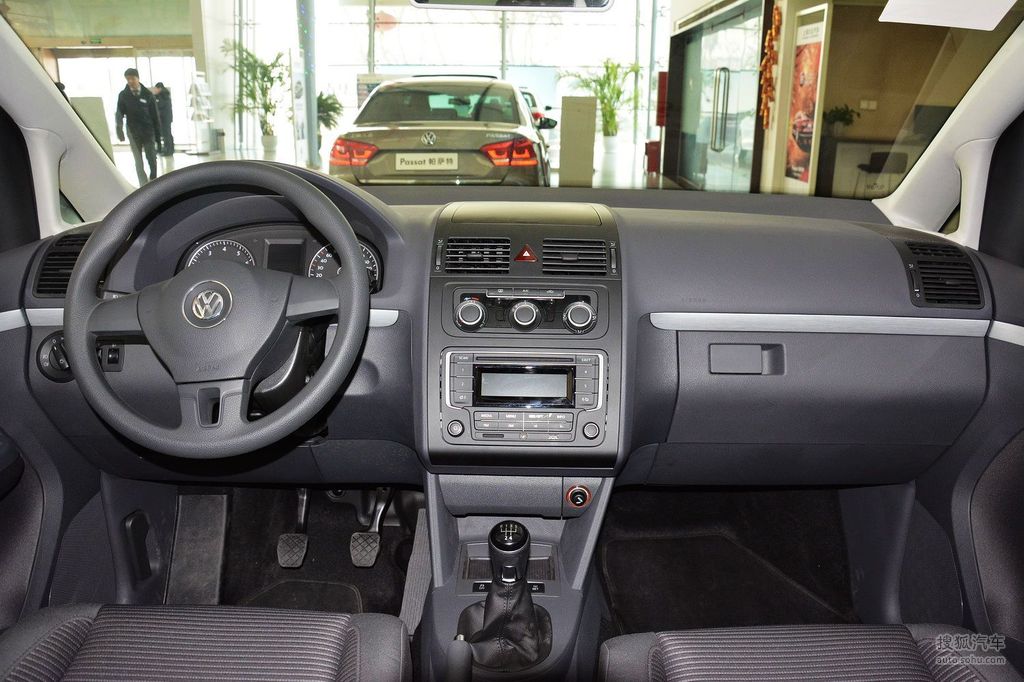 2015款大众途安14t手动舒适版5座