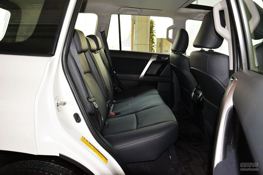 2015款一汽丰田普拉多27l自动标准版到店实拍