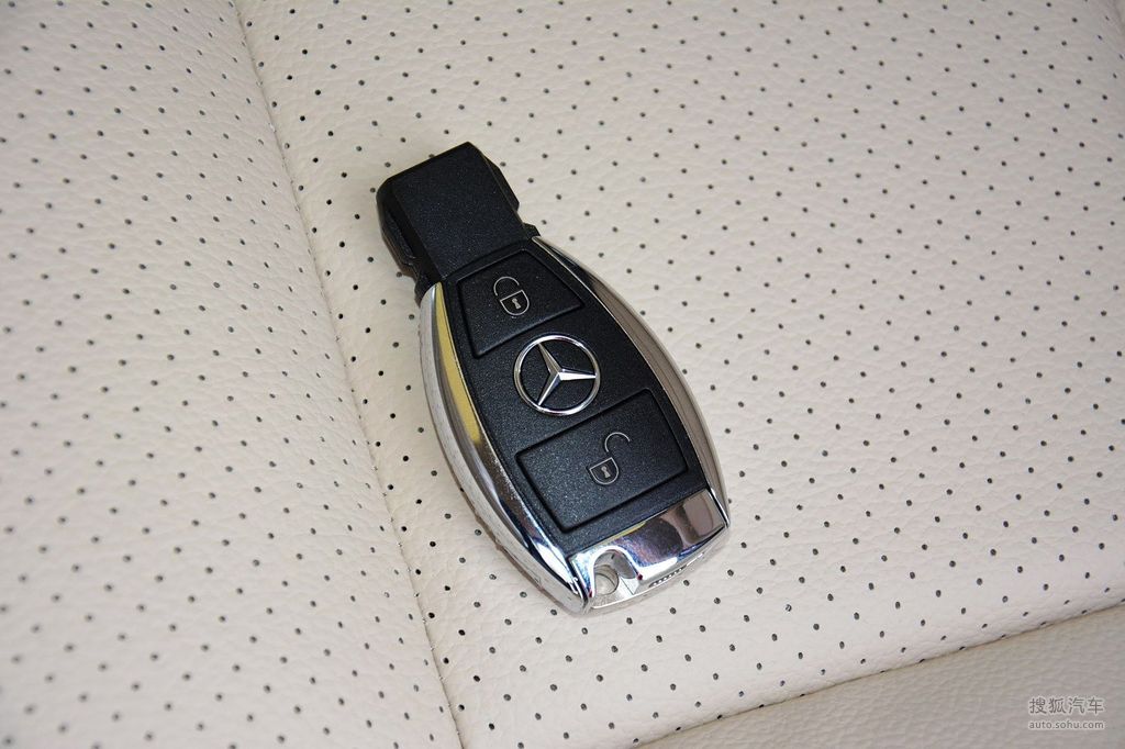 2015款奔驰gla200时尚型 - 汽车钥匙提示:支持键盘翻页 ←左 右→外观