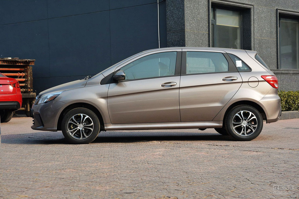 【 北汽绅宝d20 两厢高清图片】_香榭丽舍金_外观_搜狐汽车网