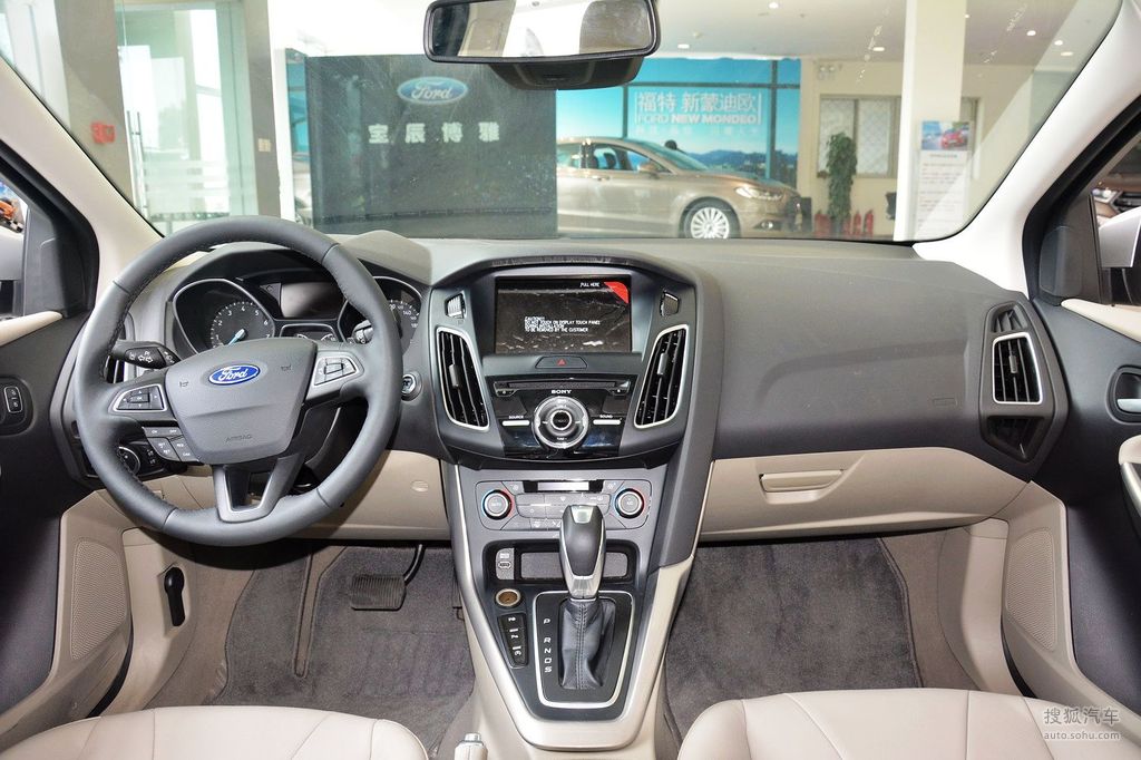 福特福克斯三厢高清图片】_2015款 ecoboost 180 自动旗舰型_浅色内饰