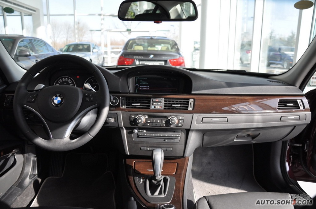 【 宝马3系高清图片】_2010款 325i 豪华型_黑色真皮内饰_内饰_搜狐