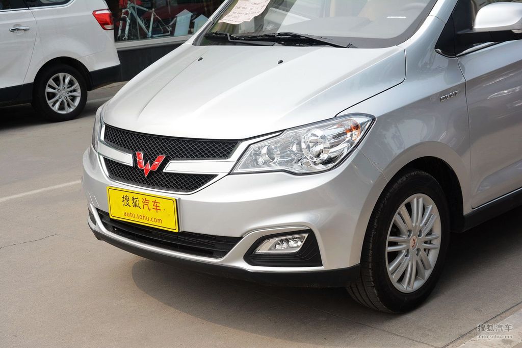 2015款五菱宏光s1 1.5l手动型舒适型