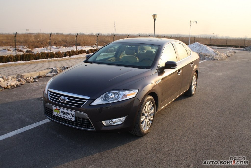 2010款长安福特蒙迪欧致胜23l自动至尊型试驾