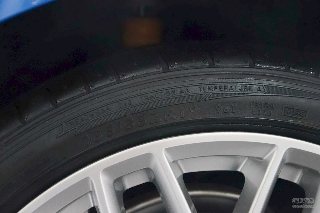 98万     询底价看配置 2016款奥迪a5双门45tfsi舒适型 - 轮胎型号