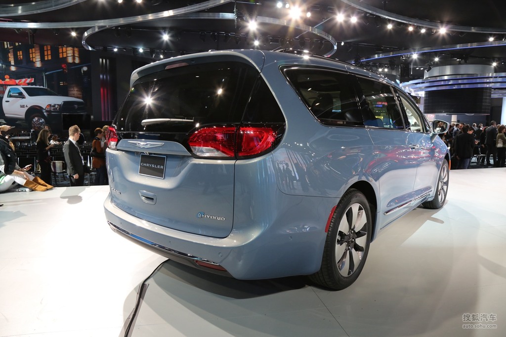 克莱斯勒pacifica混动 北美车展实拍     提示:支持键盘翻页 &larr;左