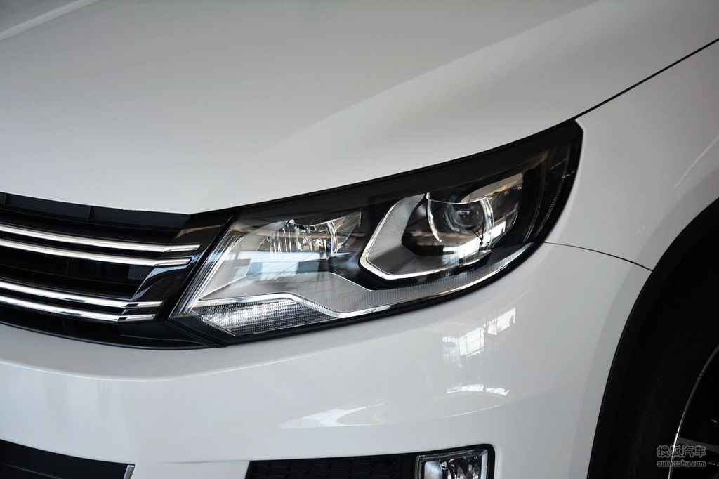 2016款大众途观300tsi自动两驱豪华版前大灯