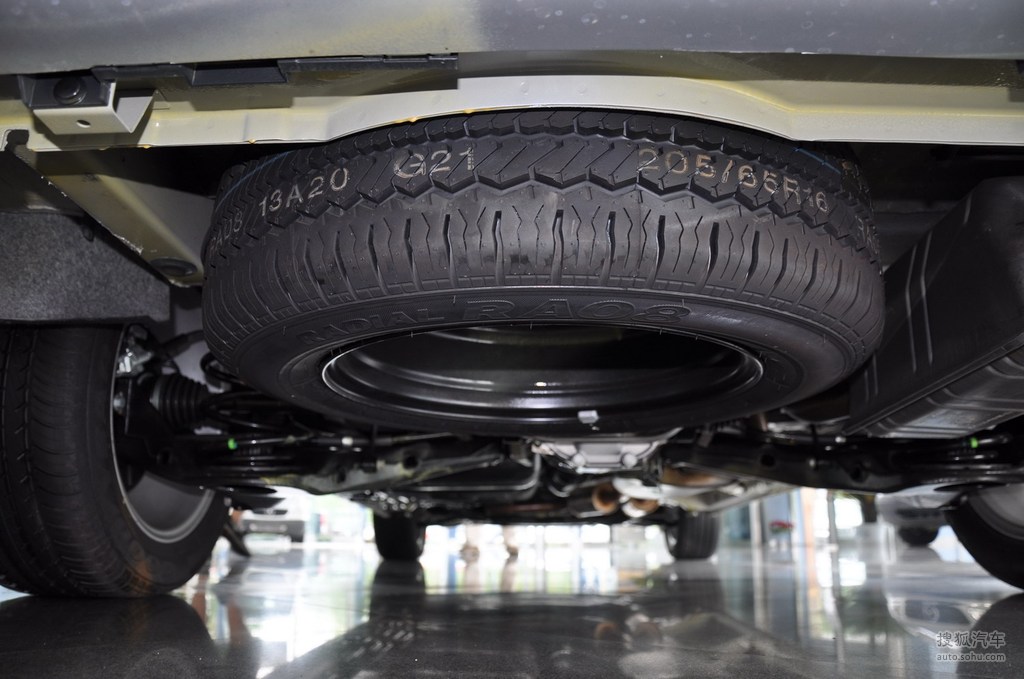 【 奔驰唯雅诺高清图片】_2010款 2.5l 尊贵版_底盘发动机_搜狐汽车网