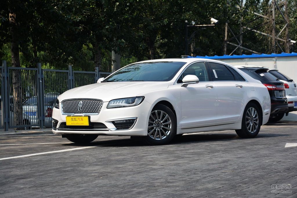 2017款林肯mkz 2.0t尊享版 - 车前45° 提示:支持键盘翻页 ←左右