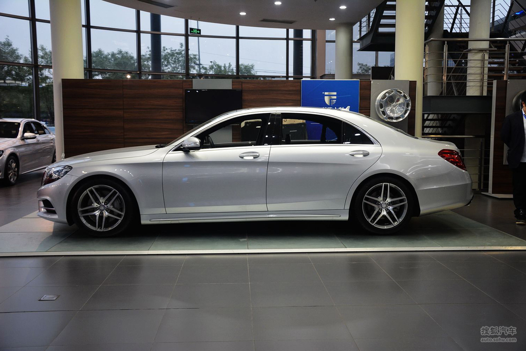 【 奔驰s级高清图片】_2016款 s 400 l 4matic_铱银色_外观_搜狐汽车