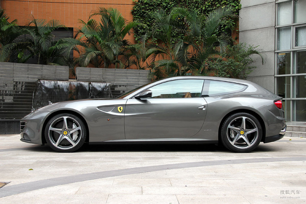 法拉利四座四驱跑车ff详尽实拍正侧