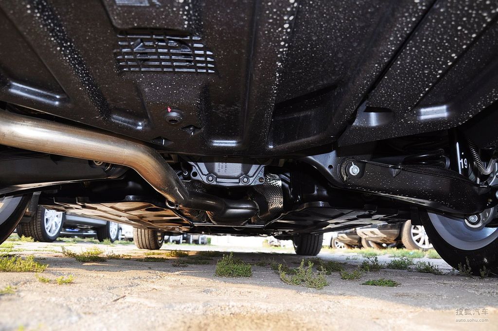 【 奔驰c级高清图片】_2012款 c 200 cgi 时尚型 _底盘发动机_搜狐