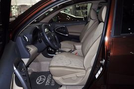   2012款丰田RAV4 2.0自动四驱炫装版到店实拍