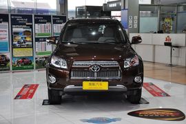   2012款丰田RAV4 2.0自动四驱炫装版到店实拍
