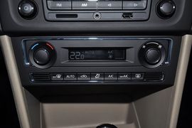   2013款大众全新桑塔纳1.6L自动舒适版
