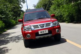   2013款郑州日产帕拉丁2.4L四驱纪念版豪华型试驾