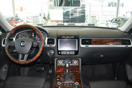   2013款大众途锐3.6L越野增强高配型