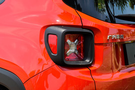   2018款Jeep自由侠 互联大屏版 180T 自动高能版
