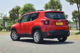   2018款Jeep自由侠 互联大屏版 180T 自动高能版