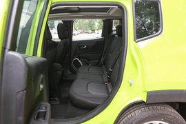   2018款 Jeep自由侠 互联大屏版 180T 自动劲能版