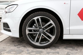 2018款 奥迪A3 Limousine 35TFSI 30周年纪念版 运动版