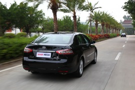   2014款奔腾B90 1.8T尊贵型试驾实拍