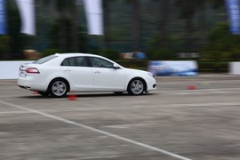  2014款奔腾B90 1.8T尊贵型试驾实拍