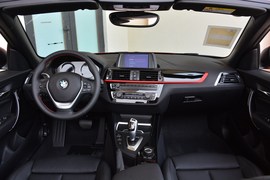   2019款宝马225i 敞篷轿跑车 运动设计套装