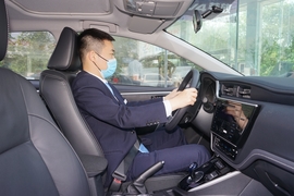   2020款丰田卡罗拉双擎E+ 1.8L E-CVT 舒适版