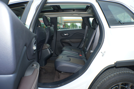   2020款Jeep自由光 2.0L 两驱经典运动版