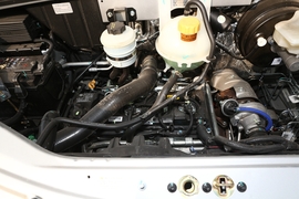   2020款 东风御风 V9 2.5T物流车长轴中顶7座国V ZD25