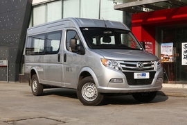   2020款 东风御风 V9 2.5T物流车长轴中顶7座国V ZD25