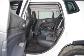   2021款 Jeep指南者 220T 自动领先版