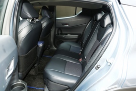   2021款丰田C-HR  2.0L CVT 豪华版
