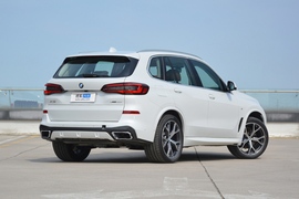   2021款宝马X5 xDrive40i 尊享型 M运动套装 改款