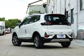  2021款长安CS15 1.5L 自动进取型
