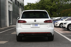   2022款大众途锐 3.0TSI 锐享版 曜黑运动套装
