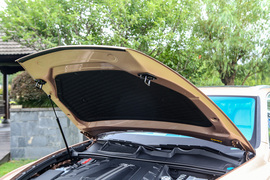   2022款宾利添越 4.0T V8 长轴距首发限量版