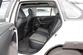   2022款丰田RAV4荣放 2.0L CVT四驱尊贵版