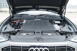   2022款奥迪Q8 45 TFSI 豪华动感型