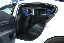   2022款标致408 1.6T 低配型