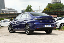  2022款标致408 1.6T顶配型