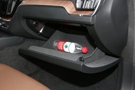   2023款沃尔沃XC60 B5 四驱智远豪华版