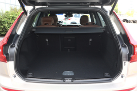   2023款沃尔沃XC60 B5 四驱智远豪华版