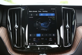  2023款沃尔沃XC60 B5 四驱智远豪华版