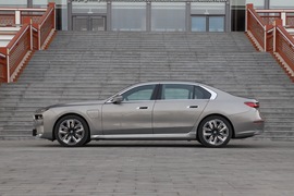 2023款宝马i7 xDrive 60L
