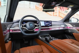 2023款宝马i7 xDrive 60L