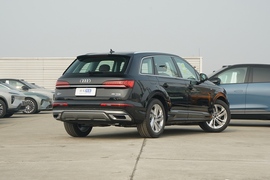   2023款奥迪Q7 45 TFSI quattro S line运动型