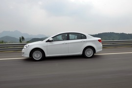   2014款荣威3501.5T 手自一体 劲尚版 外出试驾