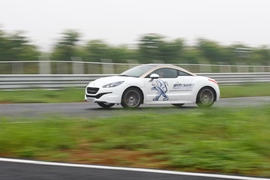   试驾标致全新RCZ和RCZR